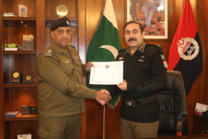 ڈسٹرکٹ پولیس آفیسر اٹک نے بہترین تفتیش پر سب انسپکٹر ولی محمد کو تعریفی اسناد سے نواز دیا